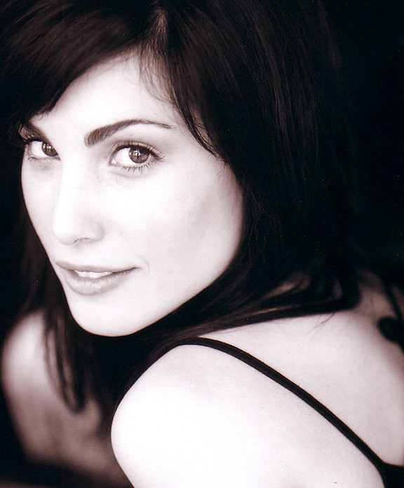 Carly Pope Image